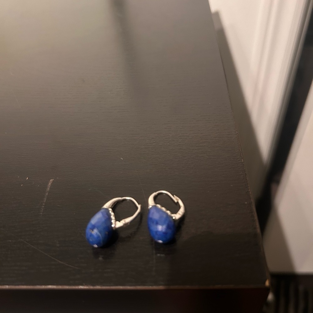 Vintage Style Blue Teardrop Leverback Earrings – Silver Tone with Faceted Stone